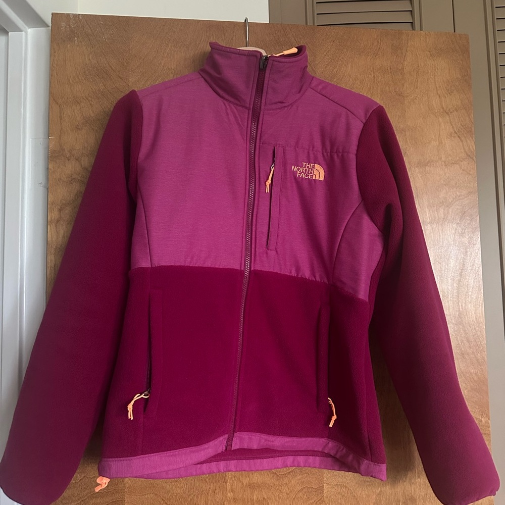 The North Face Women's Magenta Fleece Jacket